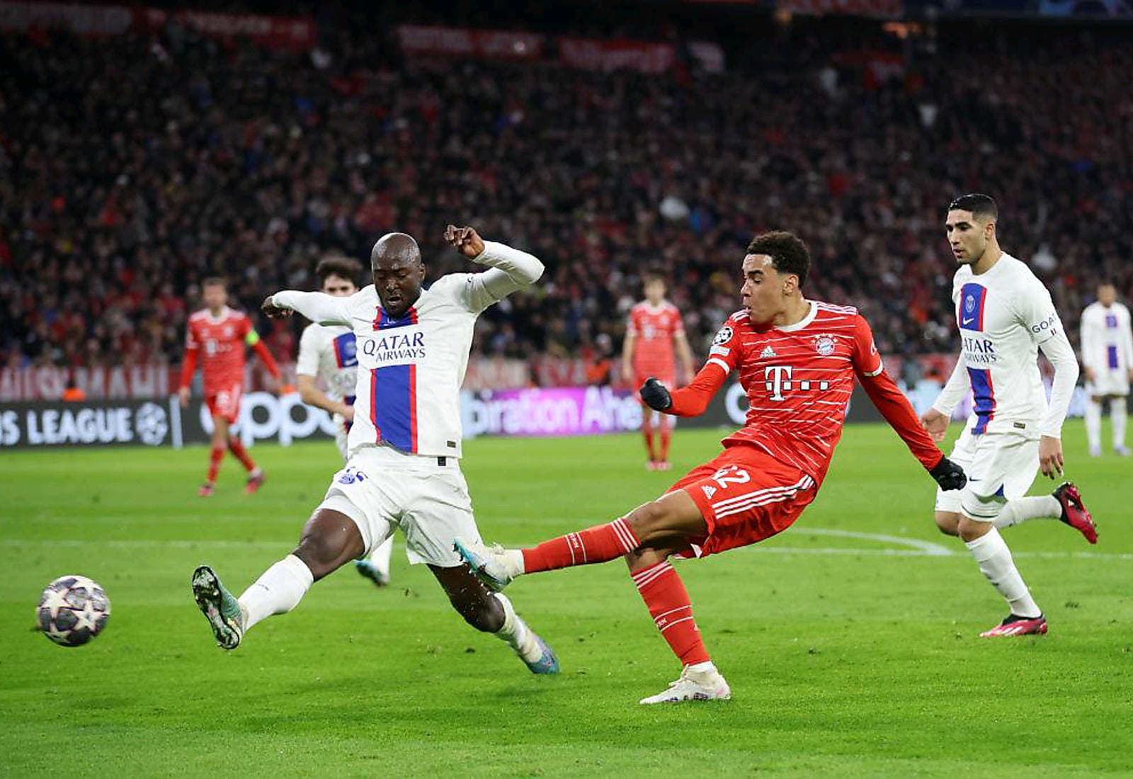 Allianz Arena illuminated at night as Bayern Munich prepare to host Paris Saint‑Germain in the Champions League semi‑final.