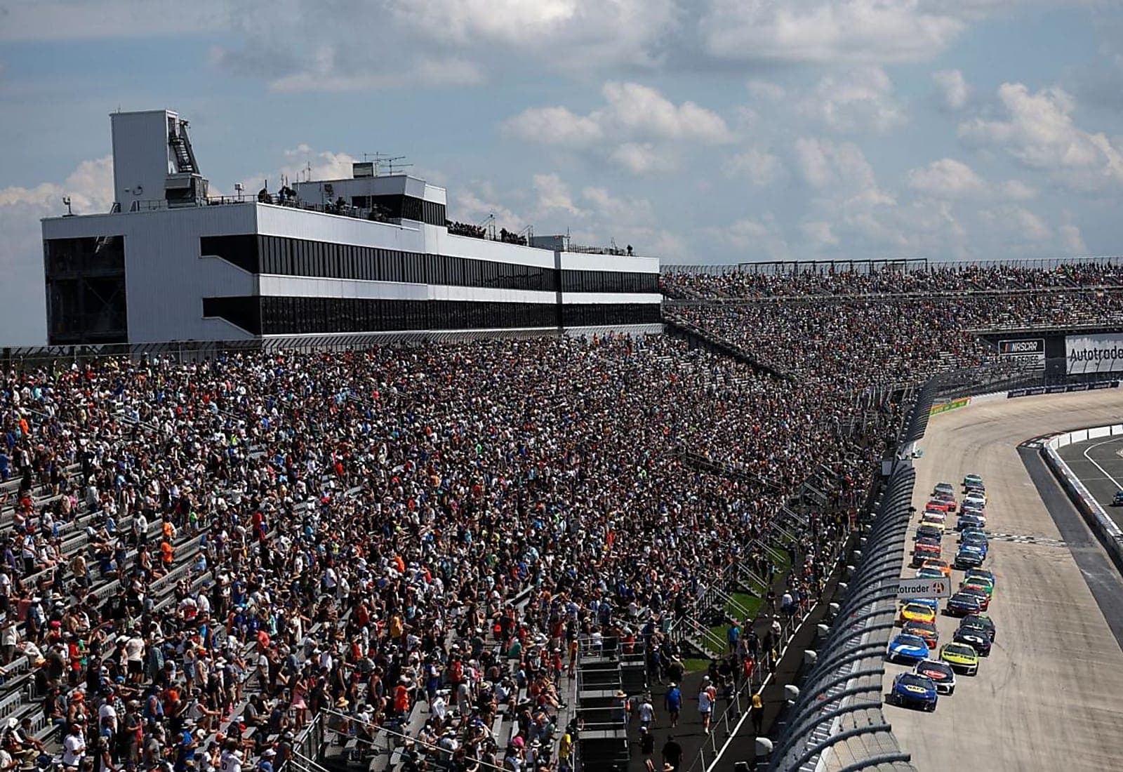 How NASCAR star gutted out racing on broken leg. 5 things about Dover race featured image