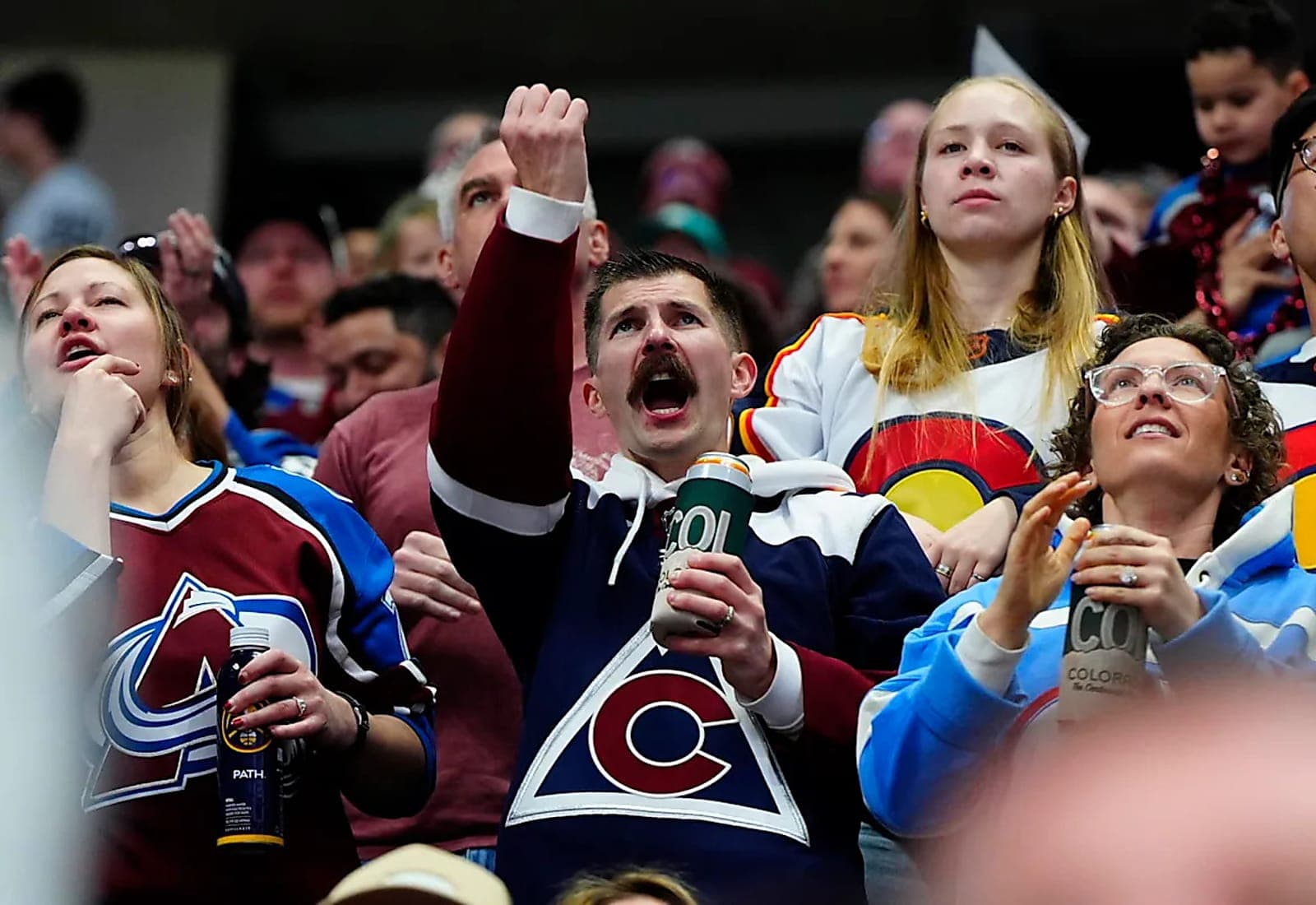 Executive leadership change in professional sports illustrated by a hockey front-office setting