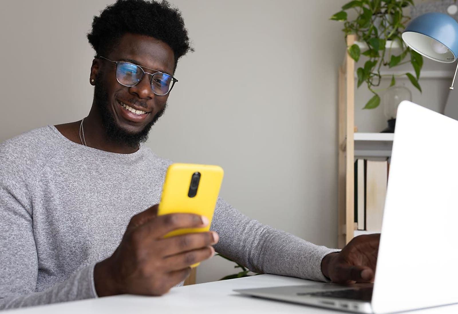 Why More Young Nigerians Are Leaving Traditional 9-5 Jobs for Digital Income featured image