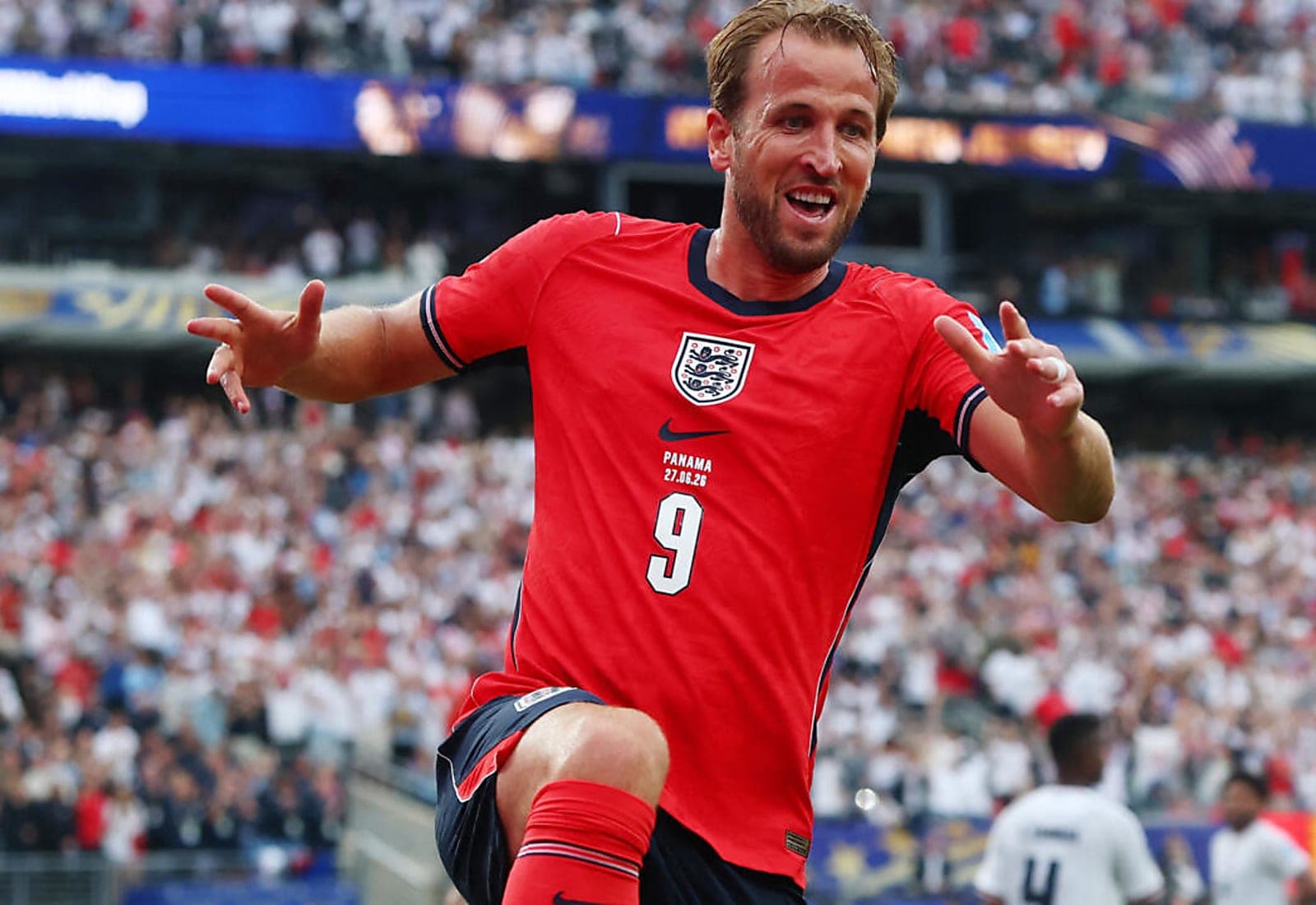 England celebrate after beating Panama 2‑0 to top Group C at the 2026 World Cup