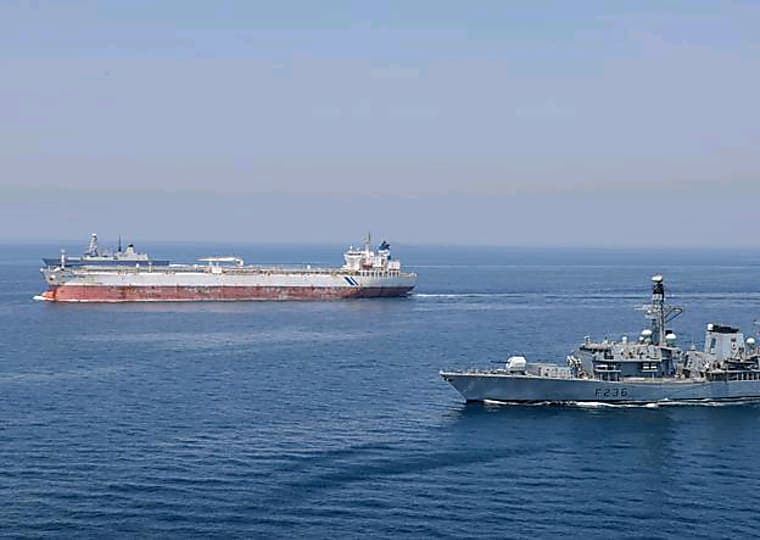 US‑Iran Standoff in the Strait of Hormuz Threatens Global Oil Supply and Fuels Economic Turbulence