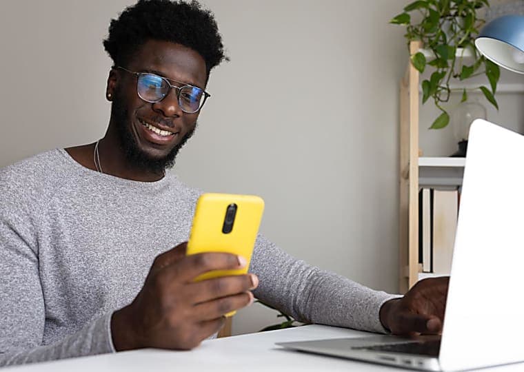 Why More Young Nigerians Are Leaving Traditional 9-5 Jobs for Digital Income
